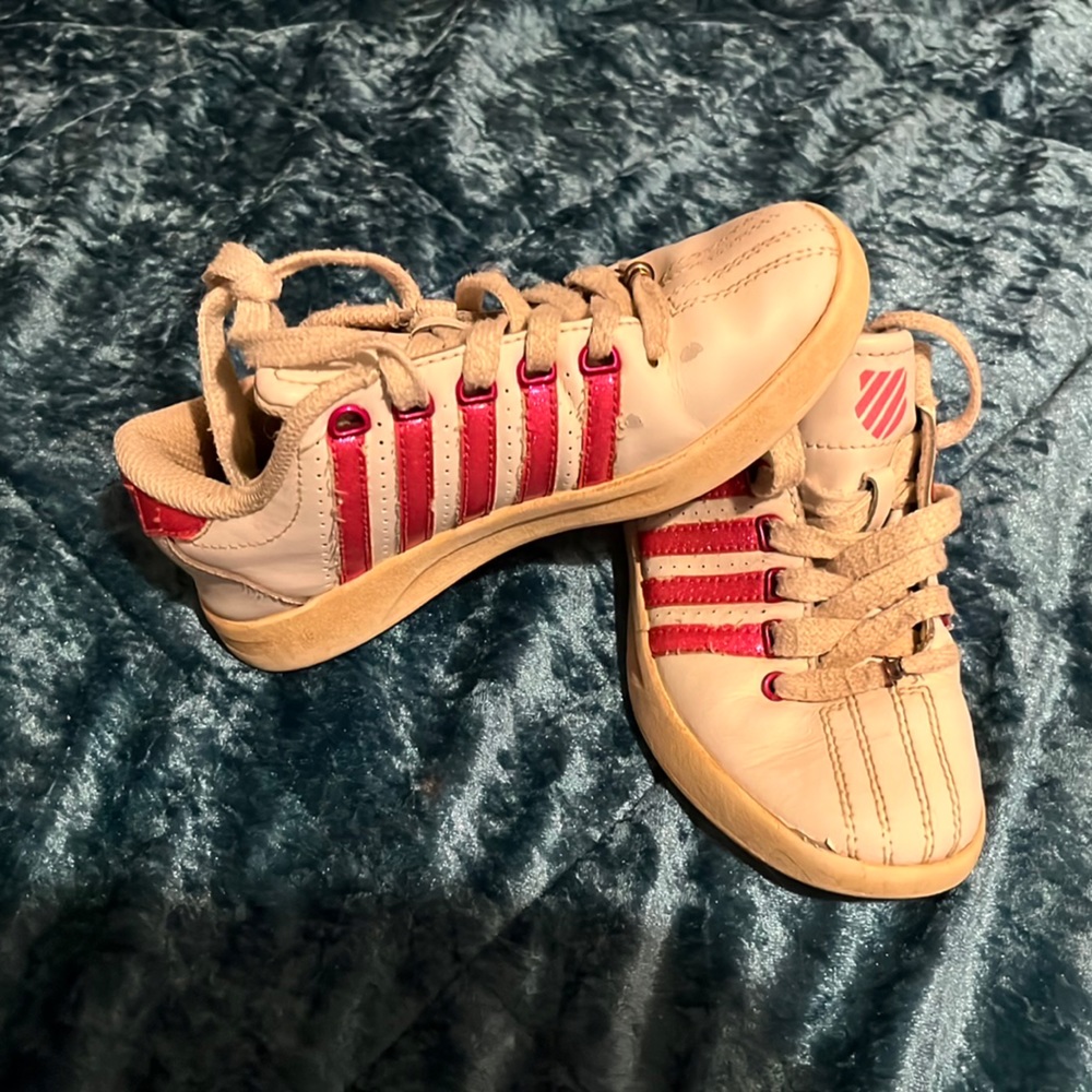 K-Swiss girls tennis shoes